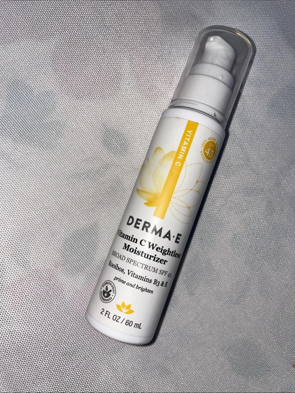Vitamin C Weightless Moisturizer SPF 45 - White/Yellow